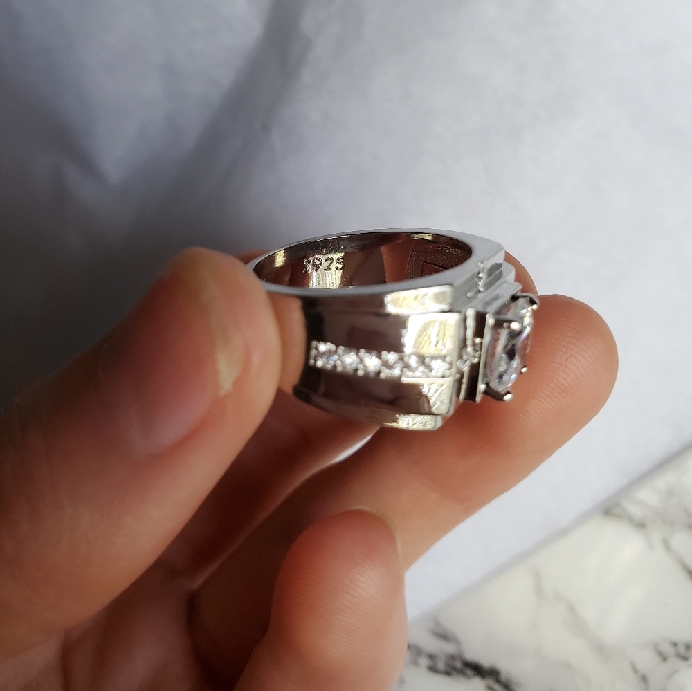 New Luxury Men's Ring - Picture 2 of 5